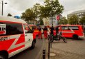 2 Denkmalkletterer hielten Feuerwehr und Polizei in Trapp Koeln Heumarkt P002